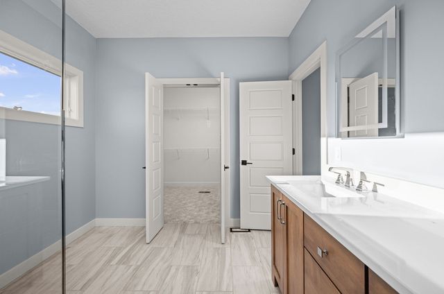 324 Linda Lane, Riverdale, IA 52722