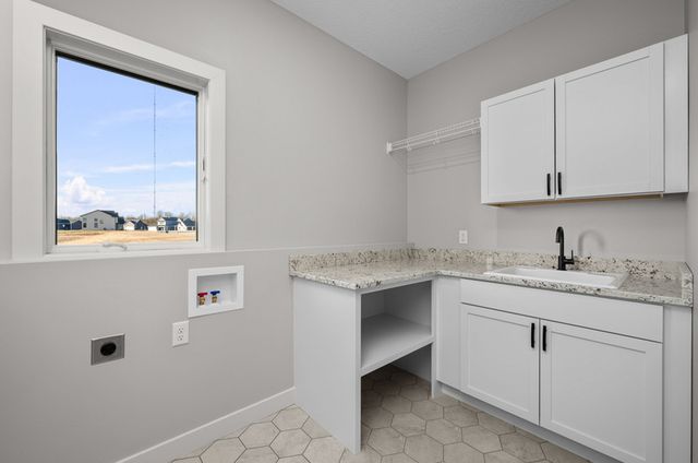 324 Linda Lane, Riverdale, IA 52722
