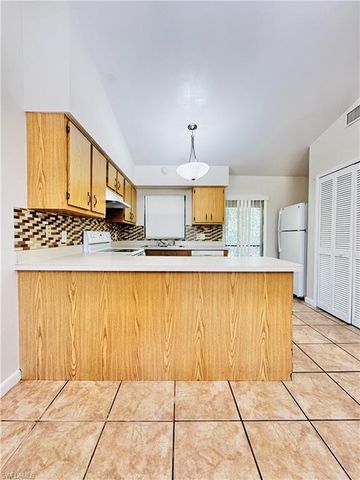 17405 E Carnegie CIR 405, Fort Myers, FL 33967