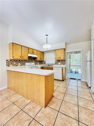 17405 E Carnegie CIR 405, Fort Myers, FL 33967