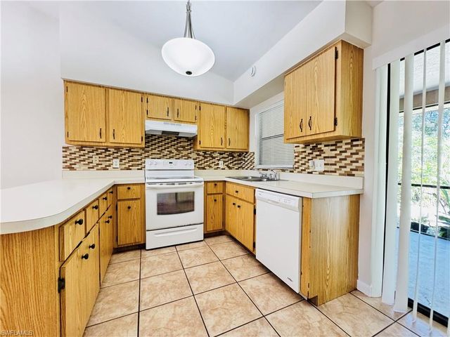 17405 E Carnegie CIR 405, Fort Myers, FL 33967