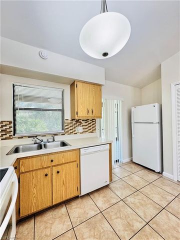 17405 E Carnegie CIR 405, Fort Myers, FL 33967