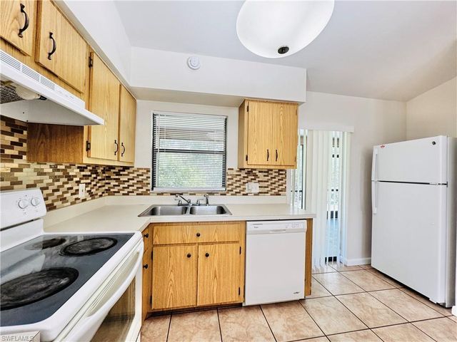 17405 E Carnegie CIR 405, Fort Myers, FL 33967