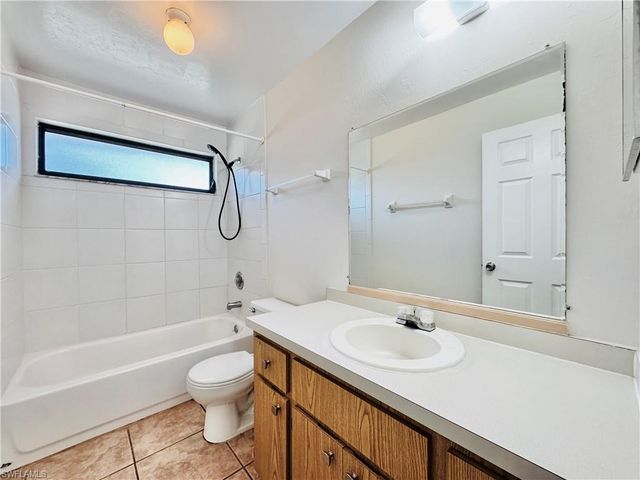 17405 E Carnegie CIR 405, Fort Myers, FL 33967