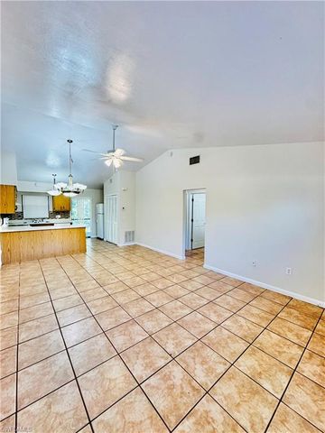 17405 E Carnegie CIR 405, Fort Myers, FL 33967