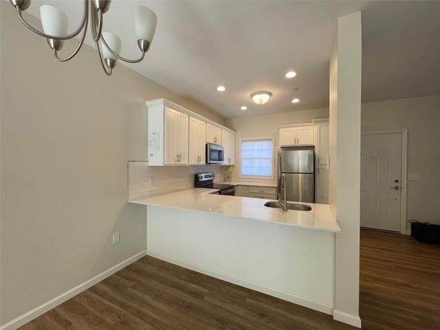 47 Park Avenue D, Amityville, NY 11701