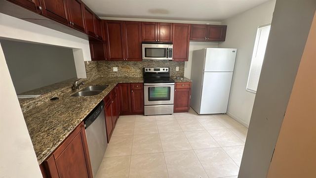 6437 Boca Cir, Boca Raton, FL 33433