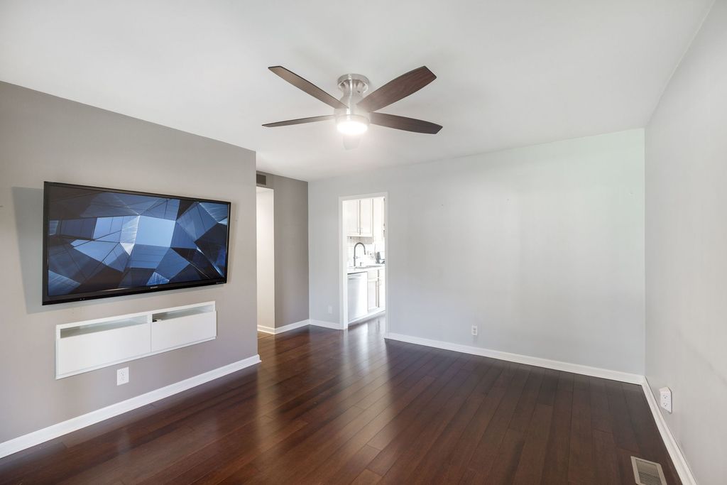 917 Sunnydale Boulevard, Streamwood, IL 60107 — photo 3