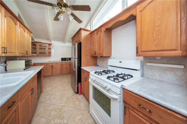 7421 Ostrom Avenue, Van Nuys, CA 91406