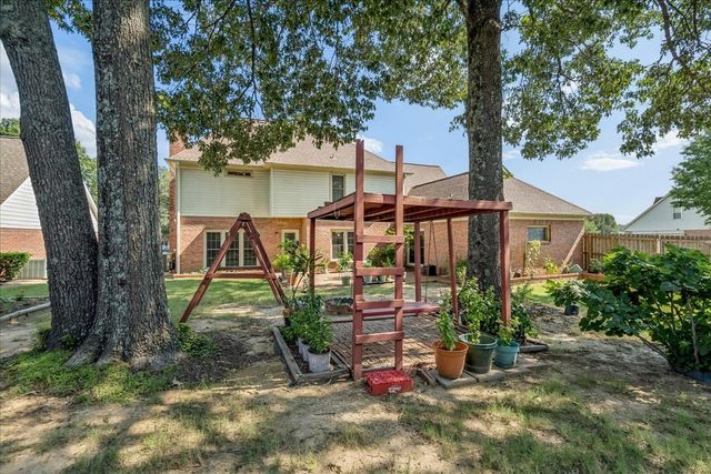 8889 CHIMNEYROCK BLVD, Memphis, TN 38016