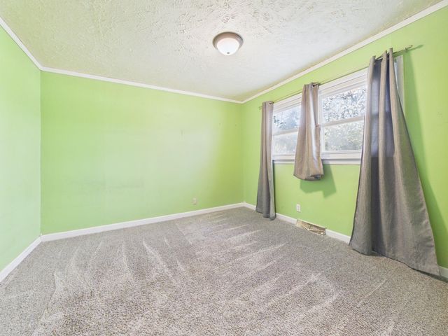 4 Louis Dr, Mulvane, KS 67110