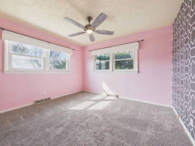 4 Louis Dr, Mulvane, KS 67110