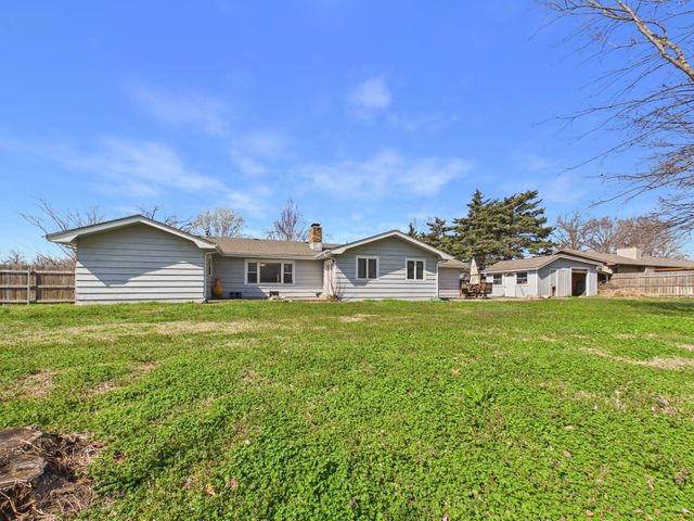 4 Louis Dr, Mulvane, KS 67110