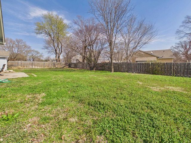 4 Louis Dr, Mulvane, KS 67110