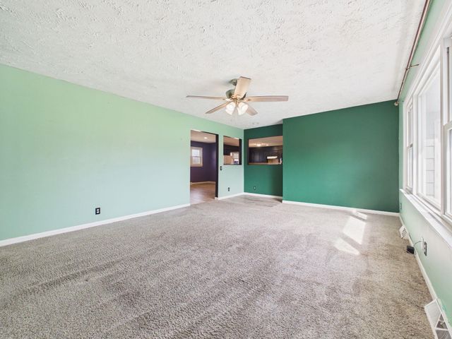 4 Louis Dr, Mulvane, KS 67110