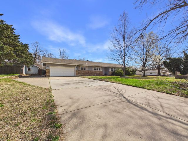 4 Louis Dr, Mulvane, KS 67110