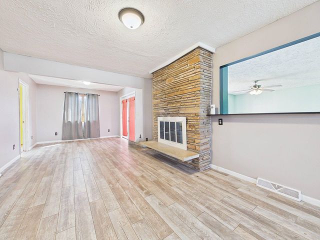 4 Louis Dr, Mulvane, KS 67110