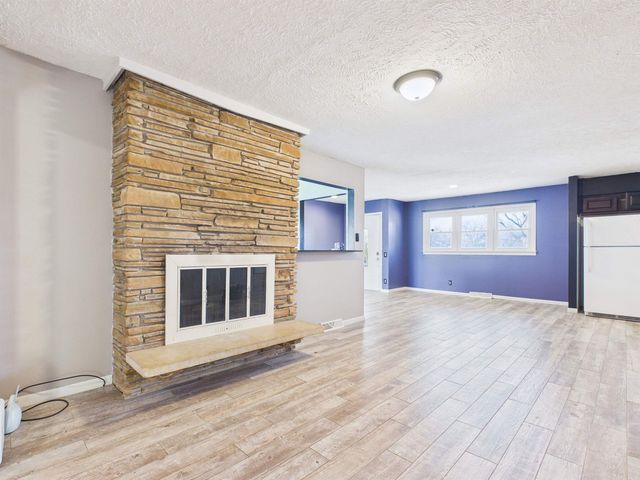 4 Louis Dr, Mulvane, KS 67110