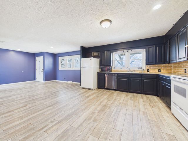 4 Louis Dr, Mulvane, KS 67110