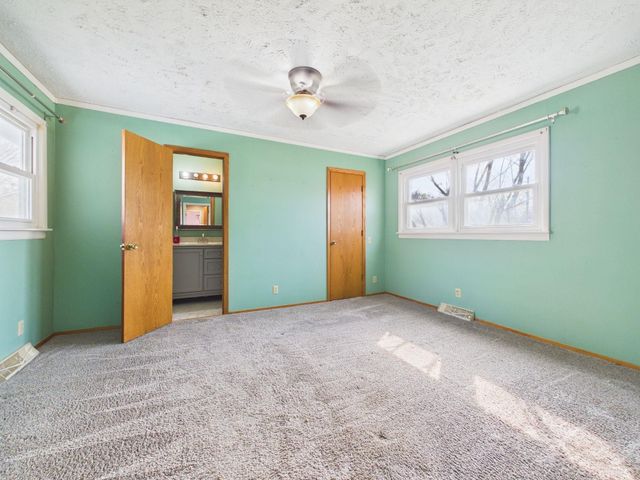 4 Louis Dr, Mulvane, KS 67110