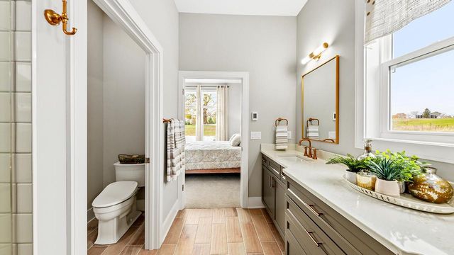 W208N5633 Turnberry LANE, Menomonee Falls, WI 53051