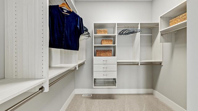 W208N5633 Turnberry LANE, Menomonee Falls, WI 53051