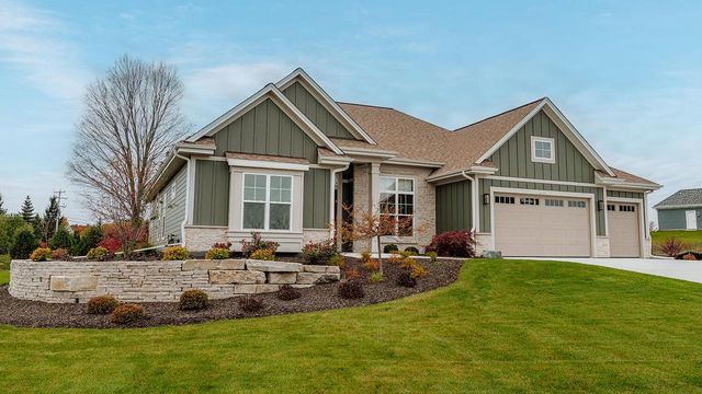 W208N5633 Turnberry LANE, Menomonee Falls, WI 53051