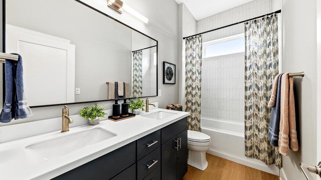 W208N5633 Turnberry LANE, Menomonee Falls, WI 53051