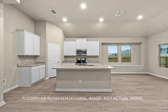 101 Pecos Way, Floresville, TX 78114