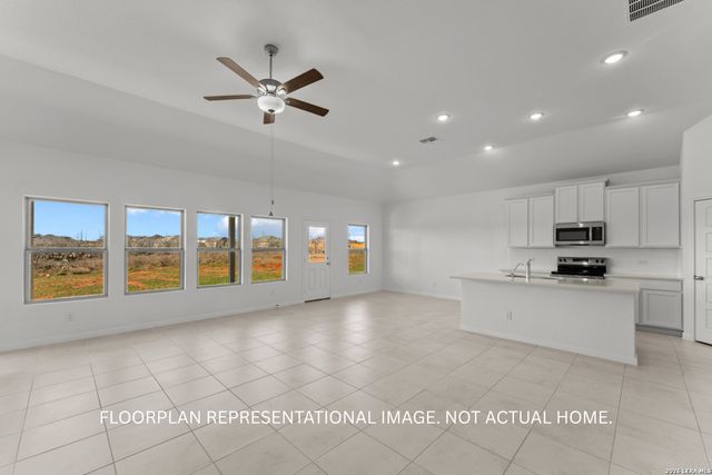 101 Pecos Way, Floresville, TX 78114