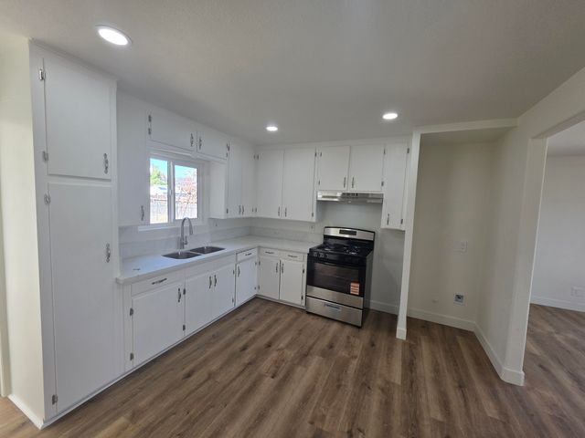 1809 N Bridge Street, Visalia, CA 93291