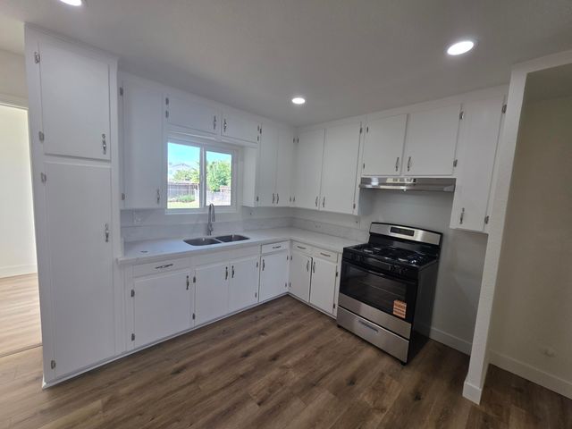 1809 N Bridge Street, Visalia, CA 93291