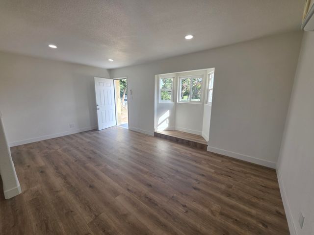 1809 N Bridge Street, Visalia, CA 93291