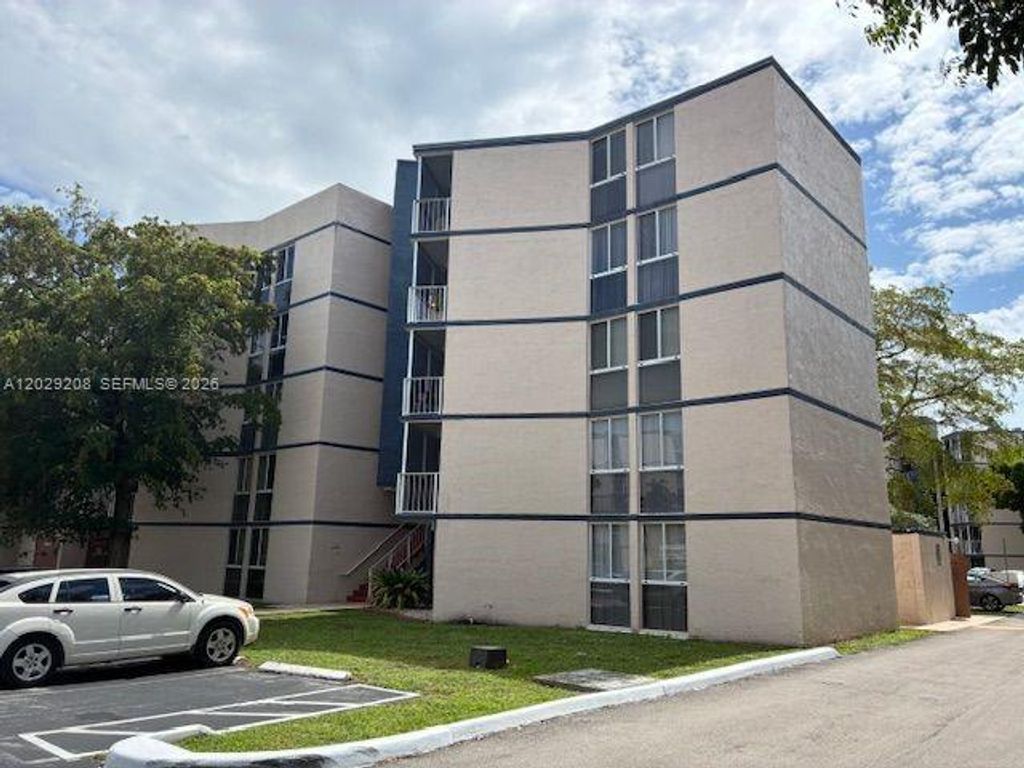 7075 NW 186th Street C507, Hialeah, FL 33015