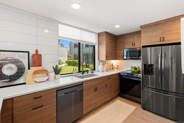 675 S Sierra 7, Solana Beach, CA 92075