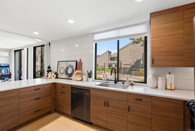 675 S Sierra 7, Solana Beach, CA 92075