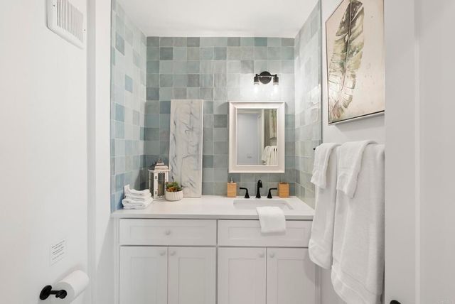 675 S Sierra 7, Solana Beach, CA 92075