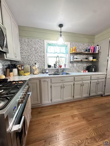 4200 NW Rochester RD, Topeka, KS 66617