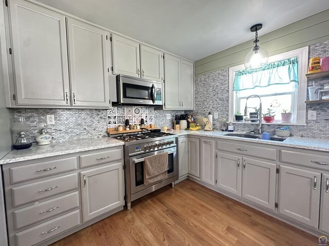 4200 NW Rochester RD, Topeka, KS 66617