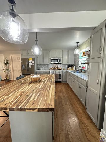 4200 NW Rochester RD, Topeka, KS 66617