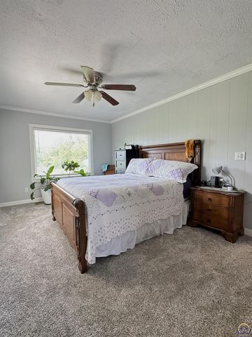 4200 NW Rochester RD, Topeka, KS 66617