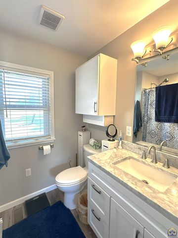 4200 NW Rochester RD, Topeka, KS 66617