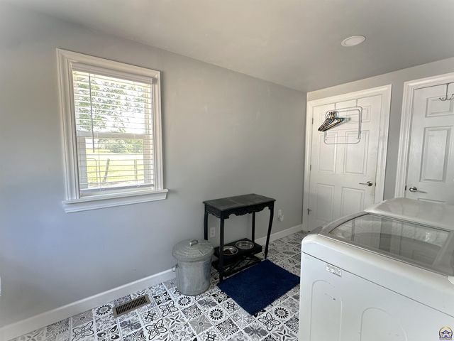 4200 NW Rochester RD, Topeka, KS 66617