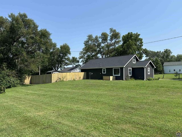 4200 NW Rochester RD, Topeka, KS 66617