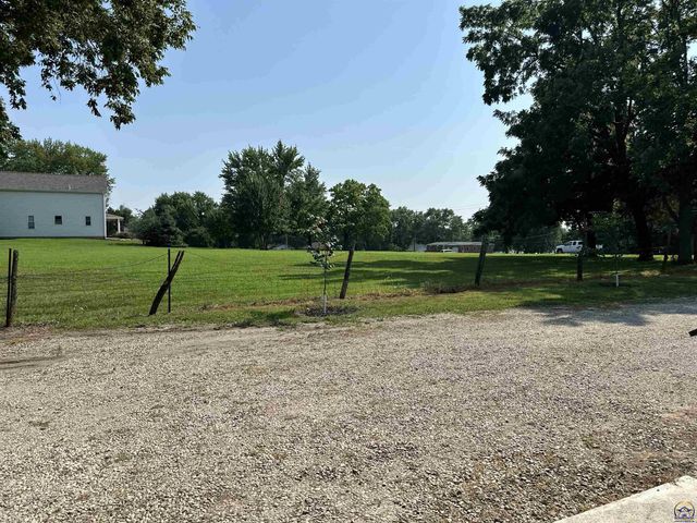 4200 NW Rochester RD, Topeka, KS 66617