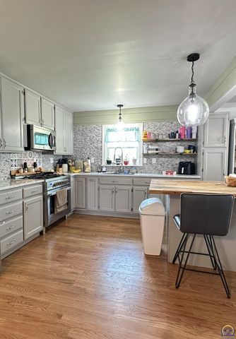 4200 NW Rochester RD, Topeka, KS 66617