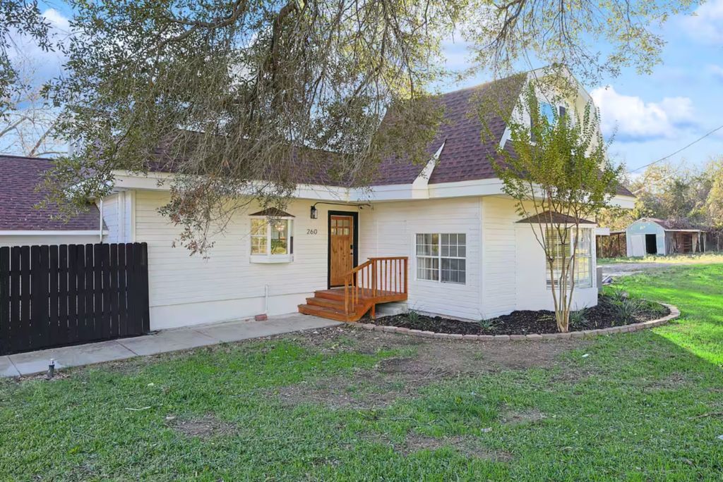 260 Mcgraw Lane, Sherman, TX 75090