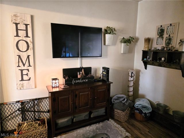 4 N Butler Avenue, Niles, OH 44446