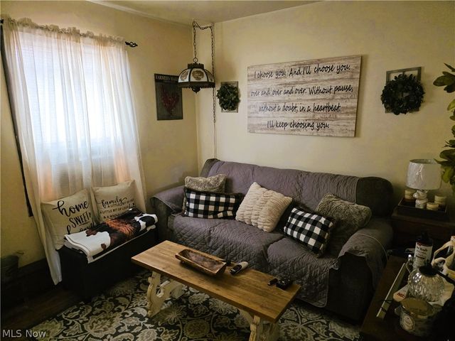 4 N Butler Avenue, Niles, OH 44446