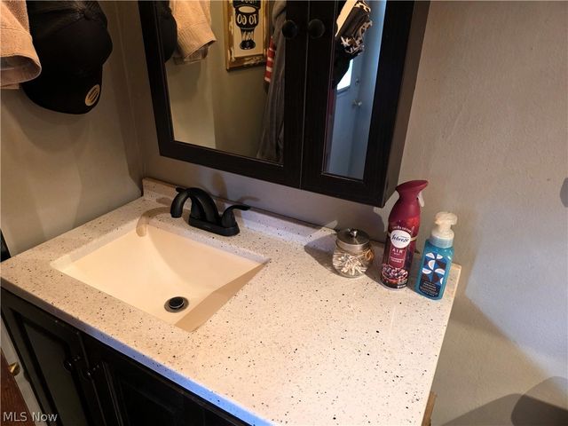 4 N Butler Avenue, Niles, OH 44446